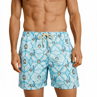 Costume mare uomo a pantaloncino AM2. Leggero, asciuga rapido e veste comodo. Stile italiano per vivere l’estate dentro e fuori dall’acqua.