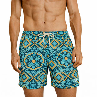 Costume mare uomo a pantaloncino AM2. Leggero, asciuga rapido e veste comodo. Stile italiano per vivere l’estate dentro e fuori dall’acqua.