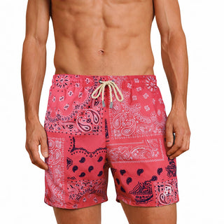 Costume mare uomo a pantaloncino AM2. Leggero, asciuga rapido e veste comodo. Stile italiano per vivere l’estate dentro e fuori dall’acqua.