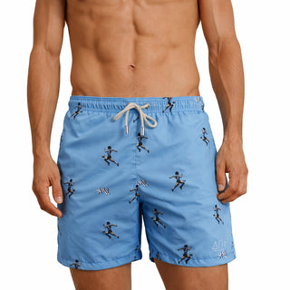 Costume mare uomo a pantaloncino AM2. Leggero, asciuga rapido e veste comodo. Stile italiano per vivere l’estate dentro e fuori dall’acqua.