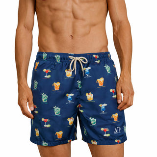 Costume mare uomo a pantaloncino AM2. Leggero, asciuga rapido e veste comodo. Stile italiano per vivere l’estate dentro e fuori dall’acqua.