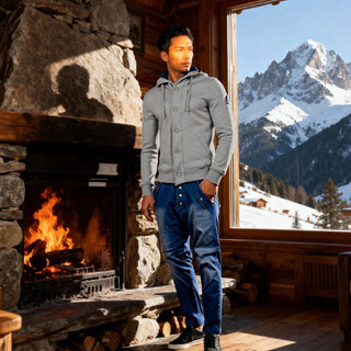 Felpa con cappuccio a contrasto e chiusura a bottoni