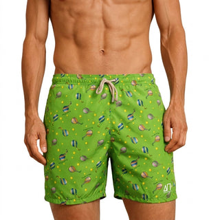 Costume mare uomo a pantaloncino AM2. Leggero, asciuga rapido e veste comodo. Stile italiano per vivere l’estate dentro e fuori dall’acqua.