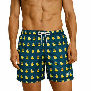 Costume mare uomo a pantaloncino AM2. Leggero, asciuga rapido e veste comodo. Stile italiano per vivere l’estate dentro e fuori dall’acqua.