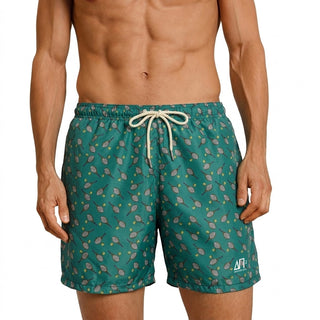 Costume mare uomo a pantaloncino AM2. Leggero, asciuga rapido e veste comodo. Stile italiano per vivere l’estate dentro e fuori dall’acqua.